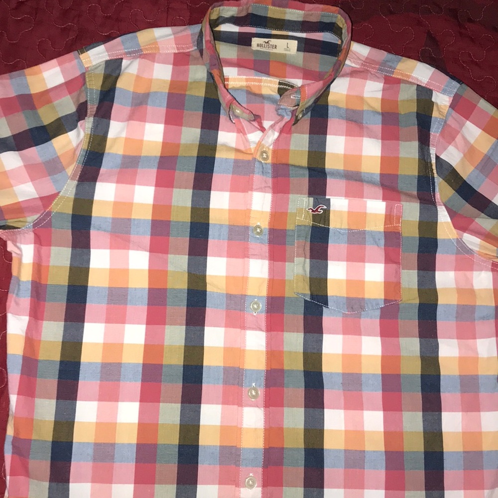 Men’s Holister multi color button down shirt.